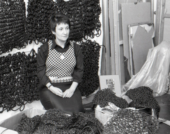 Pierrette Bloch dans son atelier