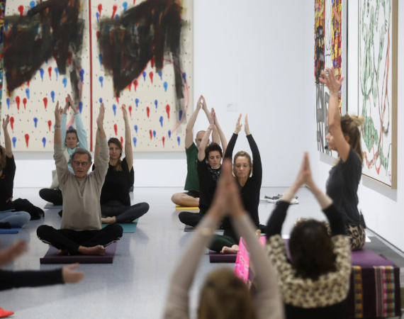 Yoga dans une salle du MAMC+