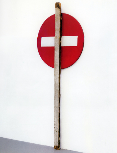 Jean-Pierre Raynaud, "Sens interdit" ["Divieto di accesso"], 1962