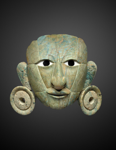 "Masque en mosaïque représentant le portrait d’un souverain" ["Mosaic mask representing the portrait of a ruler"], Maya, Guatemala, 600-900