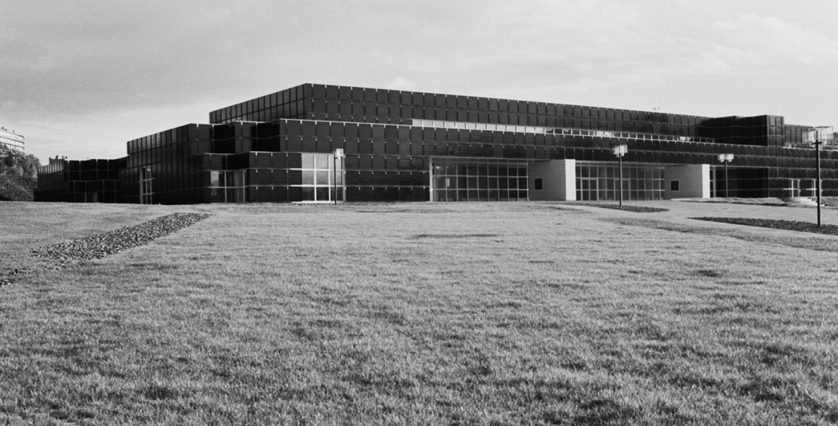 Vue du MAMC+ en noir et blanc