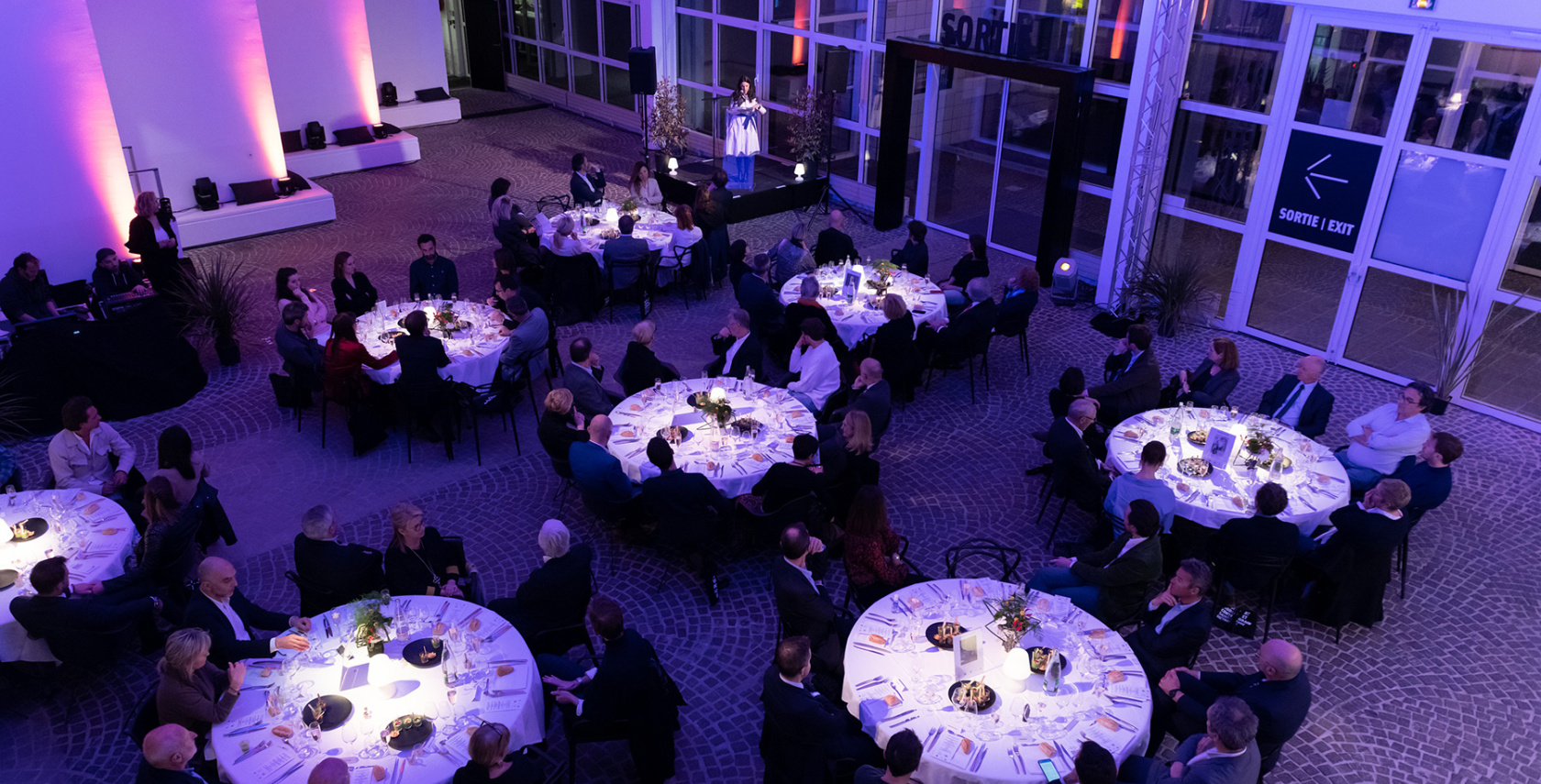 Dîner dans le hall du musée