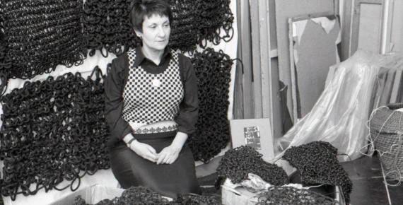 Pierrette Bloch dans son atelier