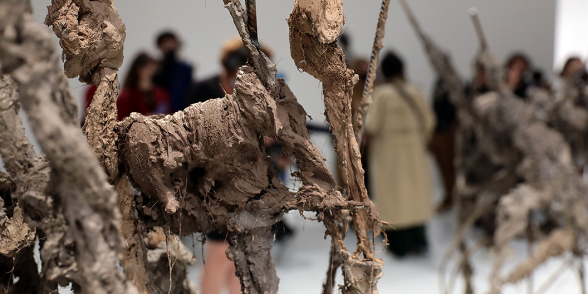 Gros plan sur une oeuvre de Lionel Sabatté