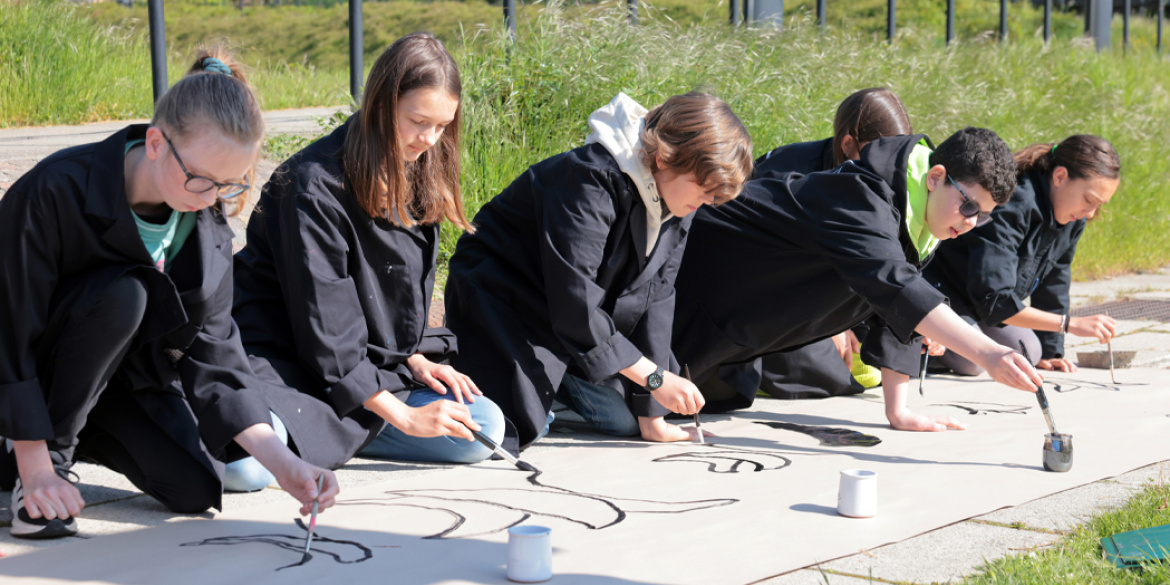 Atelier enfant à l'extérieur du musée