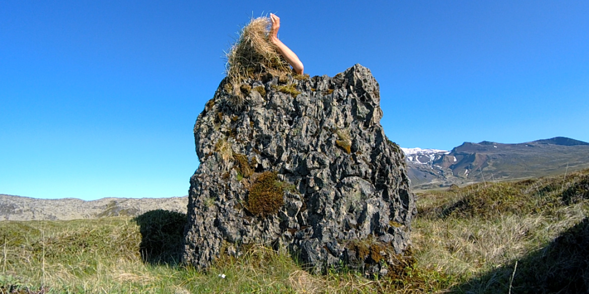 Tentative quelque peu vaine pour apprivoiser l'invisible performance, péninsule de Snaefellsnes, 2025.