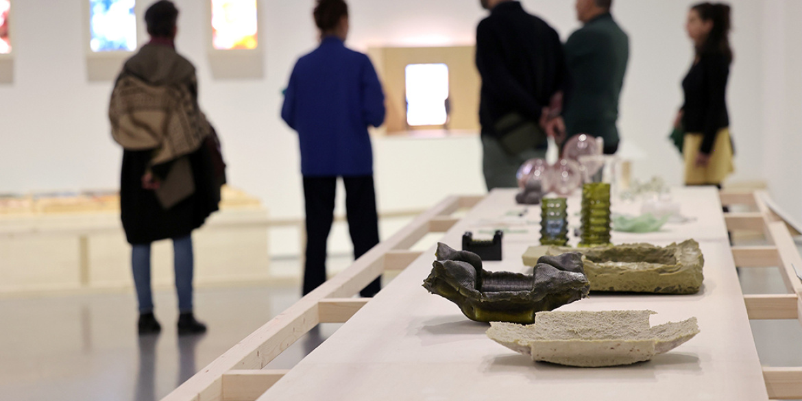 Visite commentée dans une salle du musée