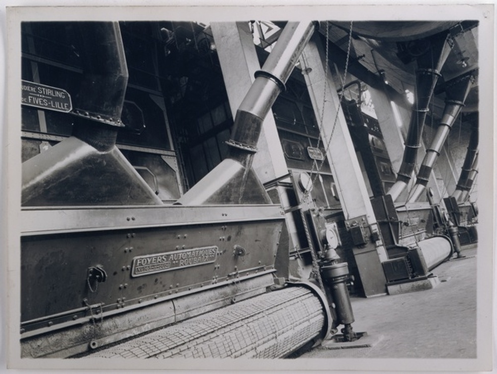 Intérieur de la chaufferie des Etablissements Vanoutryve dans laquelle sont installées les grilles à chargement automatique fabriquées par les Foyers Automatiques Roubaix