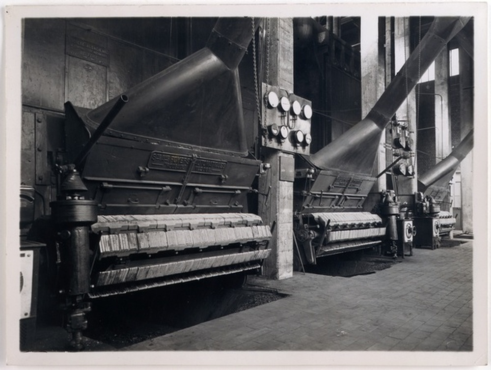 Intérieur de la chaufferie des Etablissements Vanoutryve dans laquelle sont installées les grilles à chargement automatique fabriquées par les Foyers Automatiques Roubaix