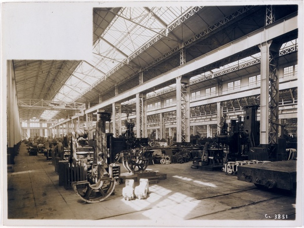 Atelier de mécanique générale de l'usine Schneider du Breuil