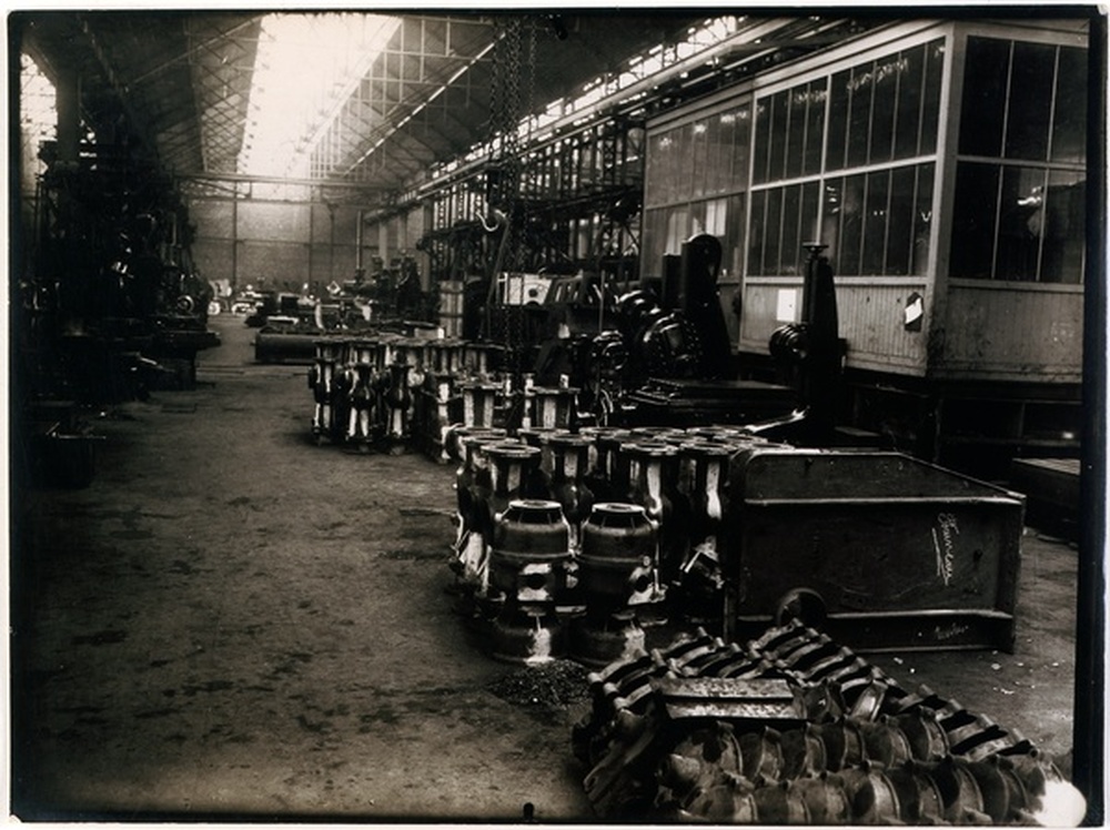 Accumulation de pièces de machines dans un atelier