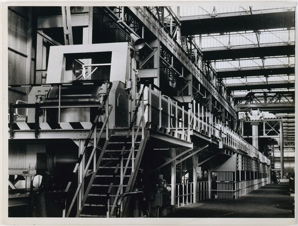 Machine dans une usine sidérurgique, laminoir