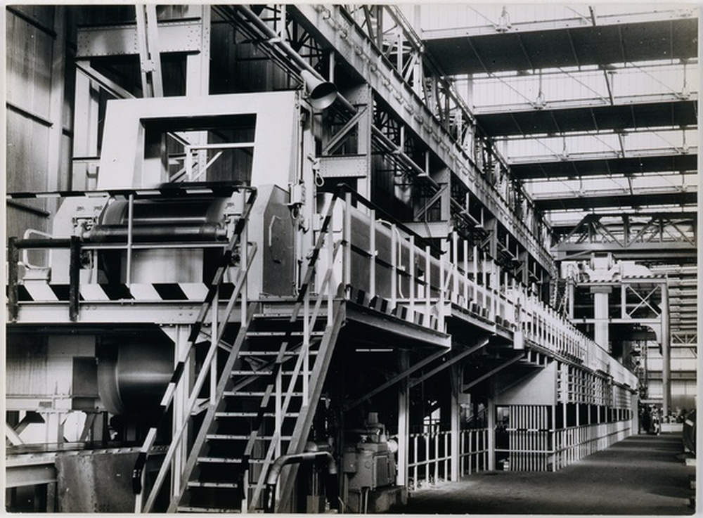 Machine dans une usine sidérurgique, laminoir