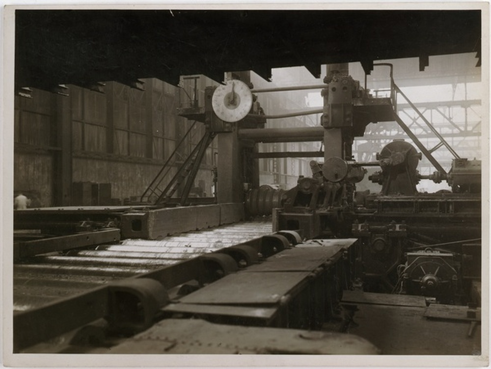 Laminoir dans l'usine Schneider du Breuil