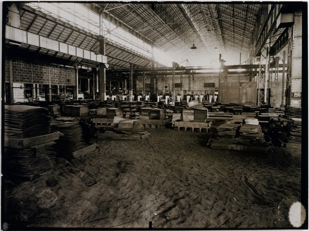 Sortie des fours à recuire, usine de fabrication de fer blanc