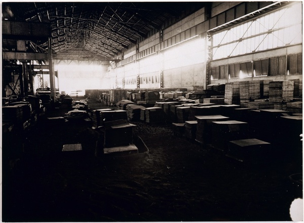 Sortie des fours à recuire, usine de fabrication de fer blanc