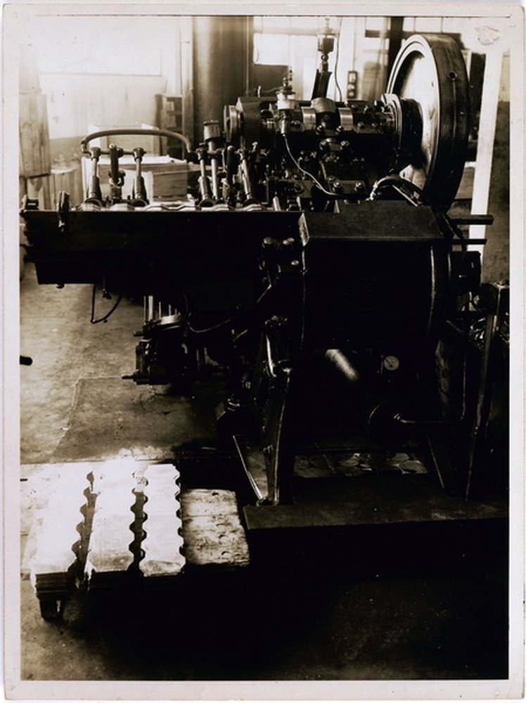 Usine de fer blanc, vue d'une presse