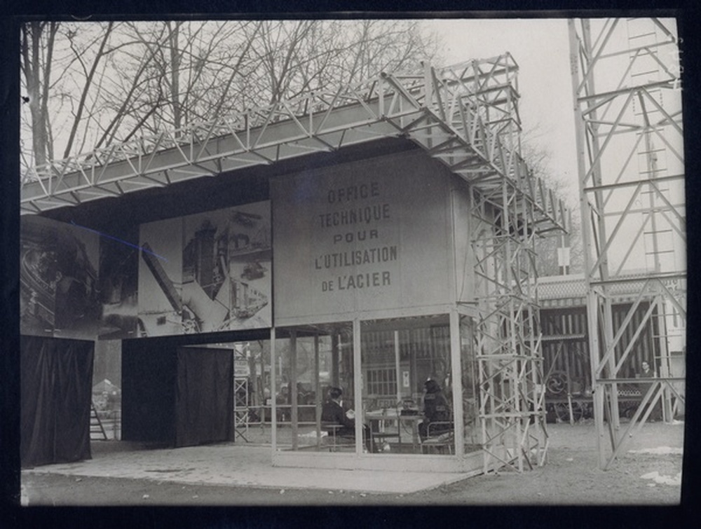 Pavillon de l'Office Technique pour l'Utilisation de l'Acier pour une exposition industrielle