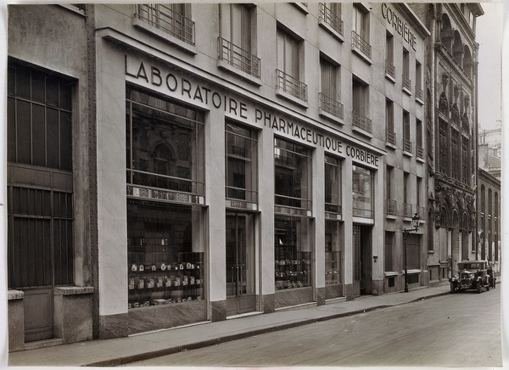 Devanture du laboratoire pharmaceutique Corbière