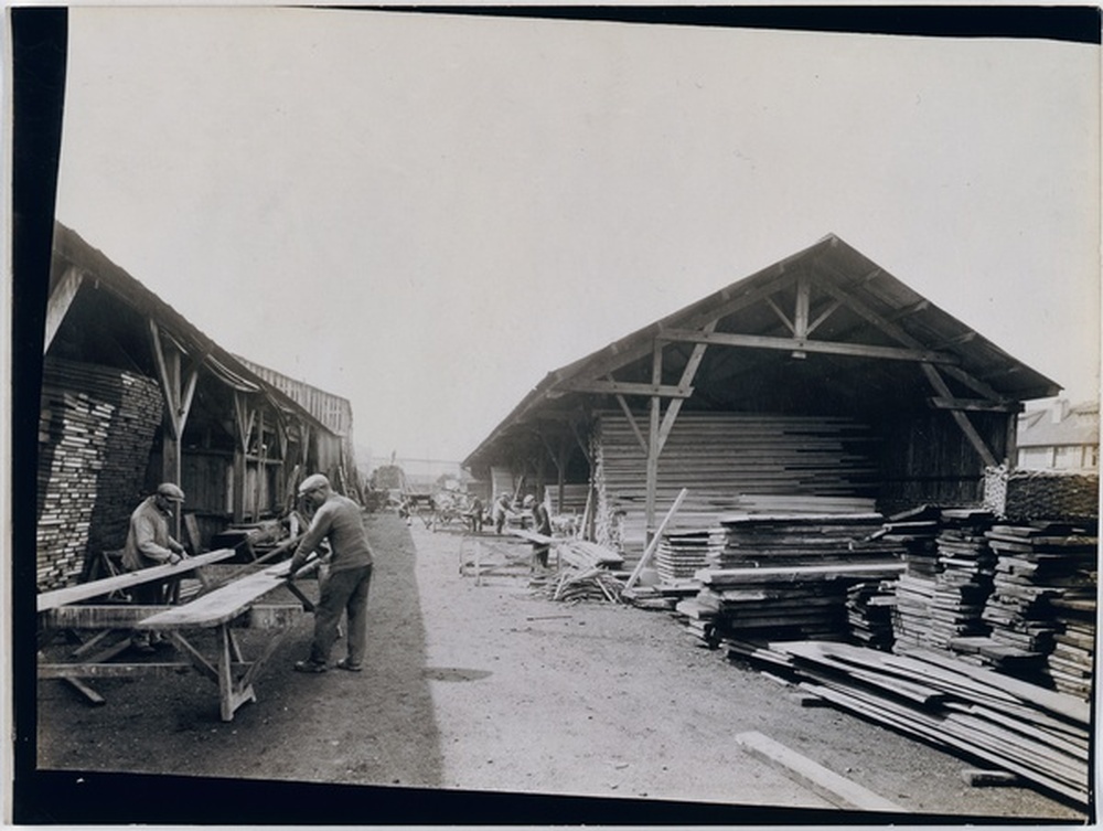 Extérieur d'usine, menuiserie