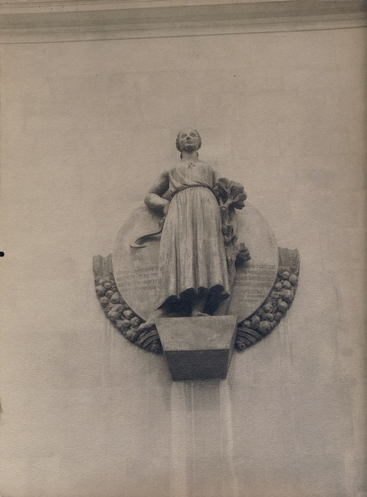 Statue sur bâtiment maritime