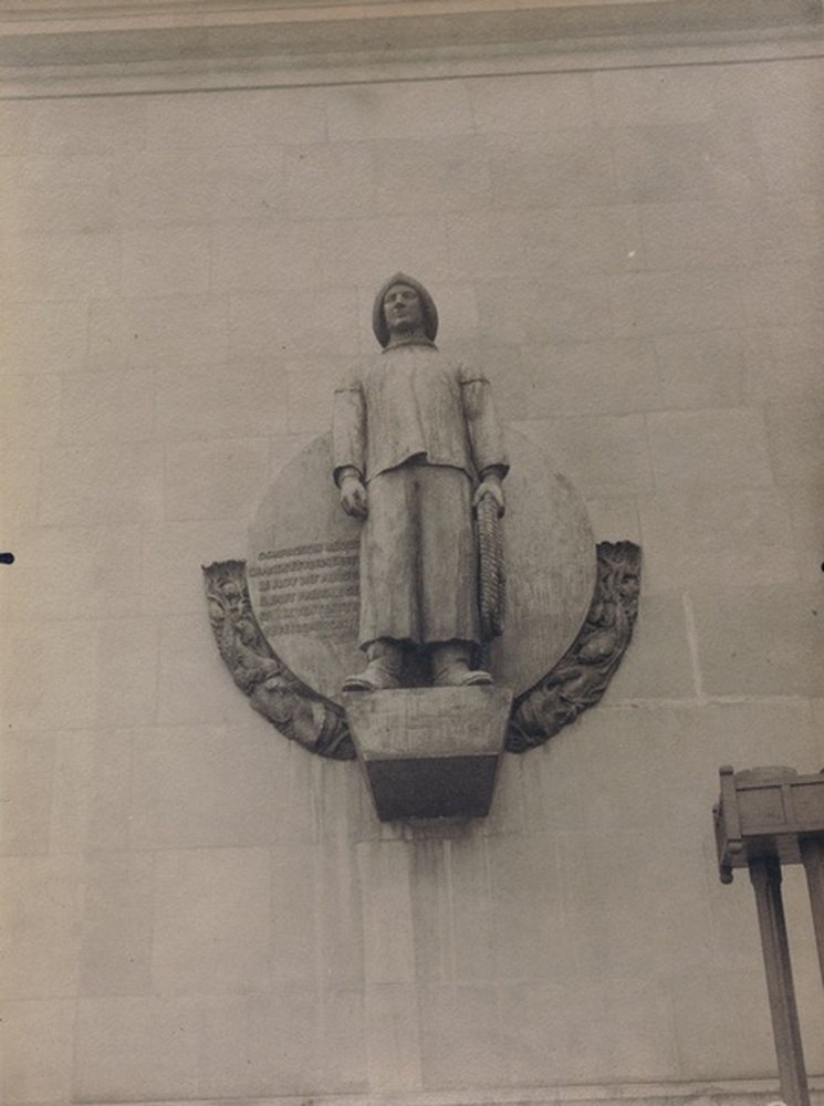 Statue sur bâtiment maritime