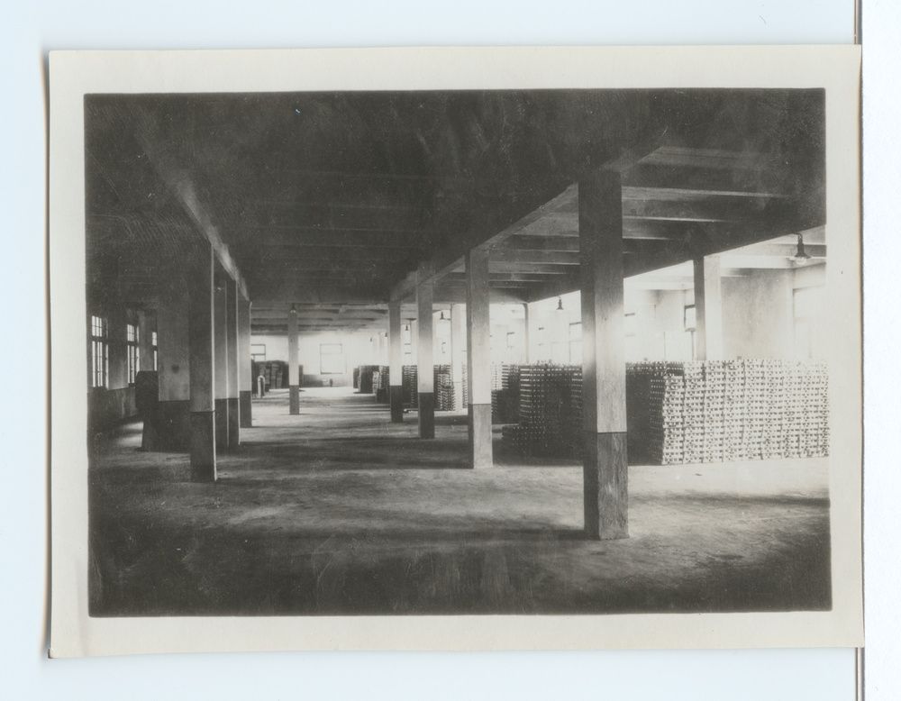 Usine, intérieur, entreposage des palettes