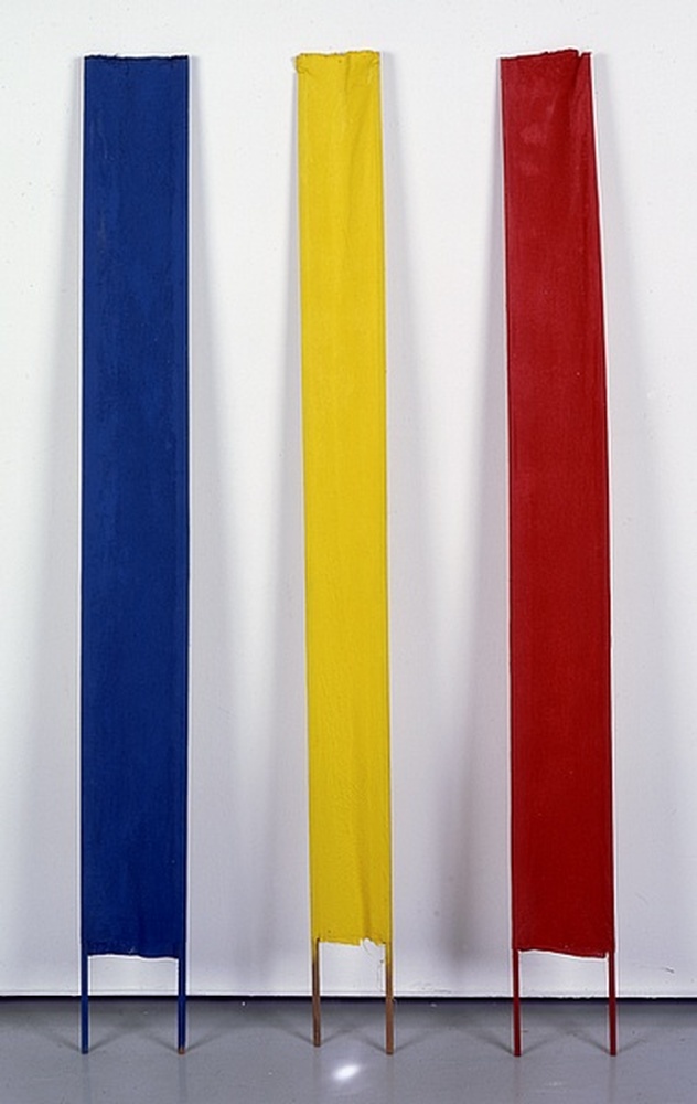 Trois planches couleurs jaune, bleu, rouge