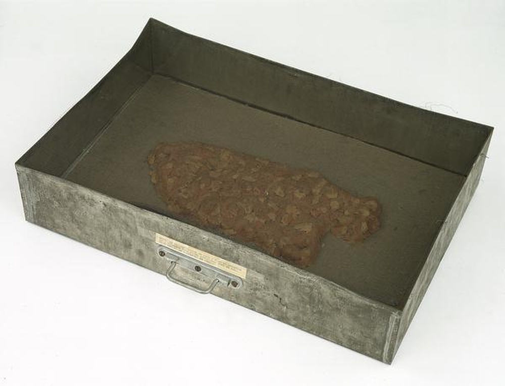Essai de reconstitution en pâte à modeler effectué le 2 décembre 1970 d'une bouillotte dont se servait Christian Boltanski en 1951