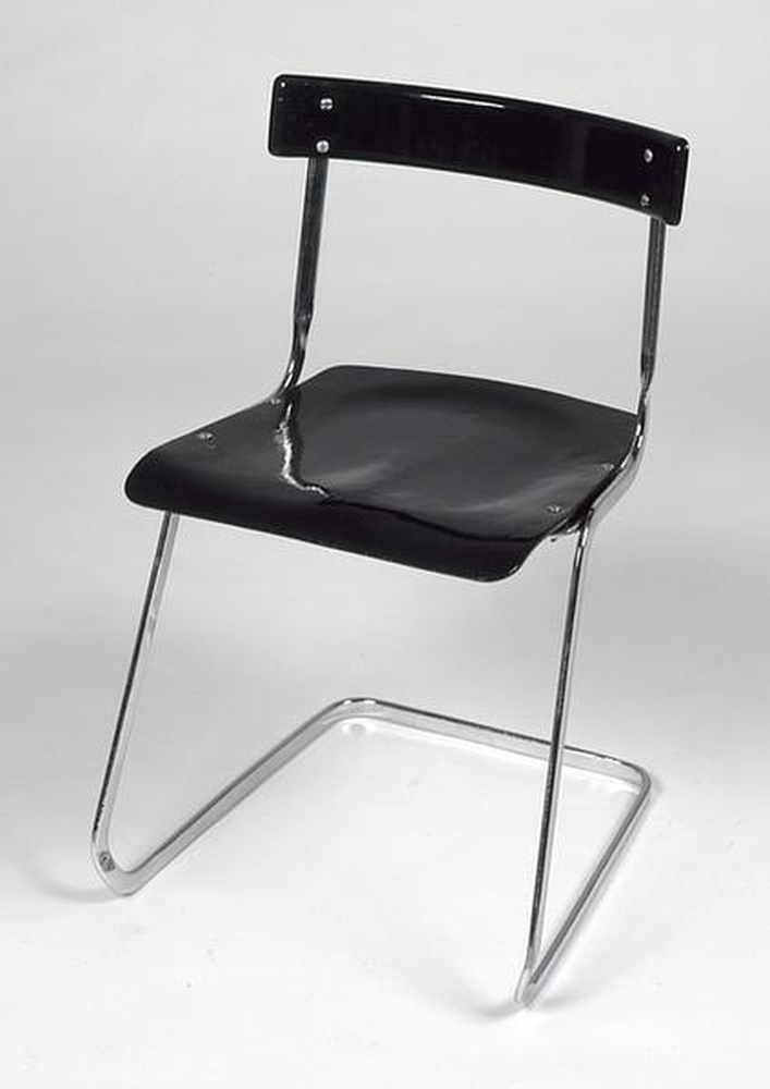 Chaise empilable model 7