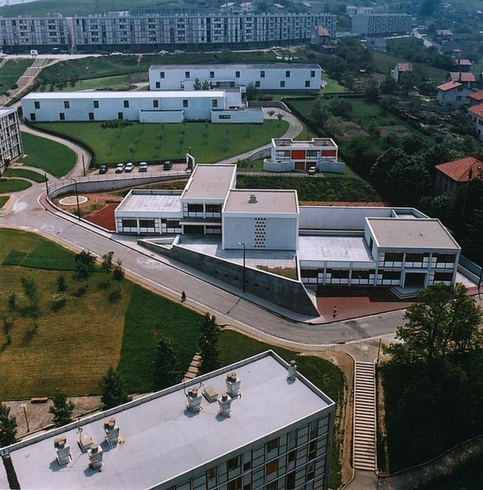 Firminy-vert : centre social (Charles Delfante), vue d'ensemble et des alentours