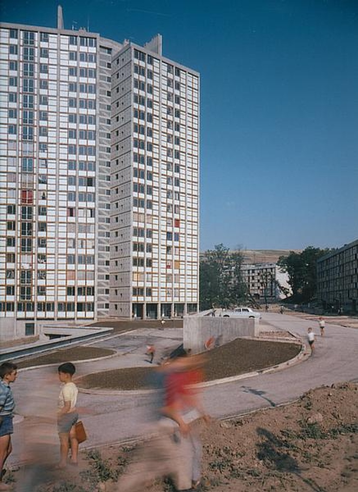 Firminy-vert : la tour Sive (André Sive), vue partielle