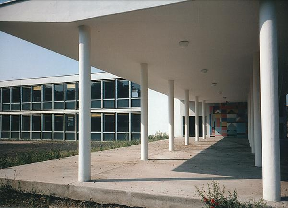 Firminy : école primaire pour filles la Tardive, préau et mosaïque d'Henri Malvaux