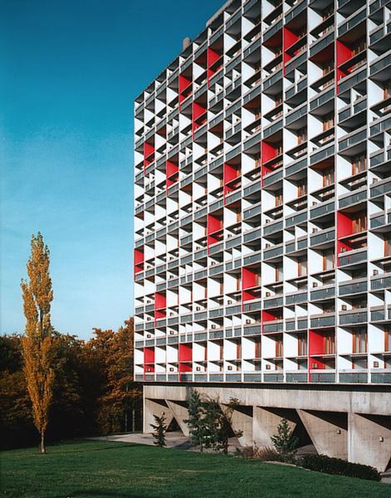 Firminy-vert : unité d'habitation Le Corbusier, façade ouest, vue partielle