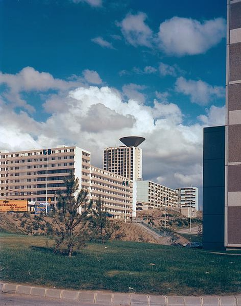 Saint-Etienne : Montreynaud, tour "Plein ciel" et immeubles