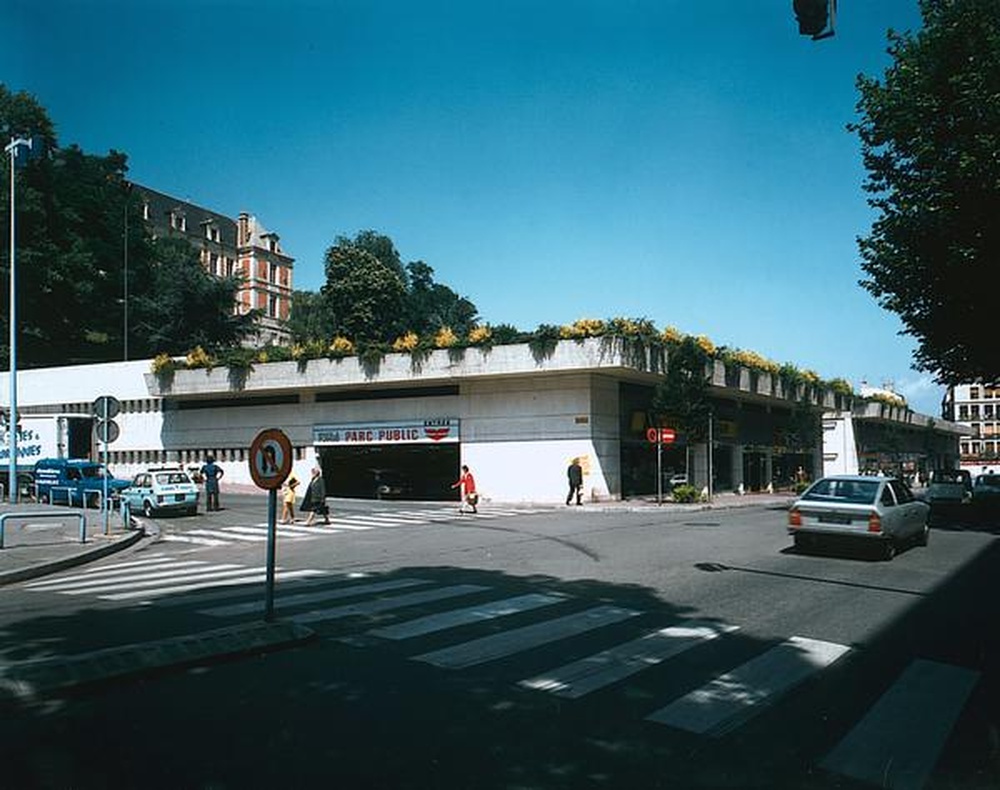 Saint-Etienne : centre ville, parking des Ursules aux pieds de l'école des Beaux Arts