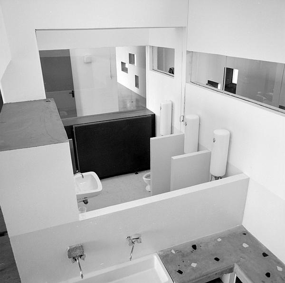 Firminy-vert : unité d'habitation Le Corbusier, école maternelle, toilettes