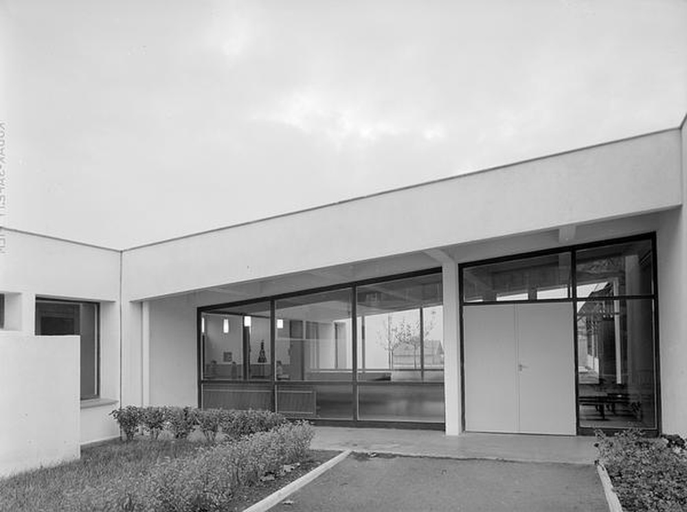 Firminy-vert : école maternelle des Noyers (Marcel Roux), grande salle, vue est