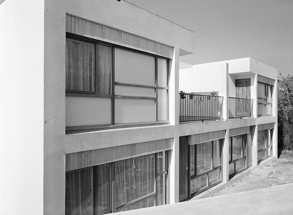 Firminy-vert : école primaire des Noyers (Marcel Roux, André Sive), appartements de fonction, façade sud