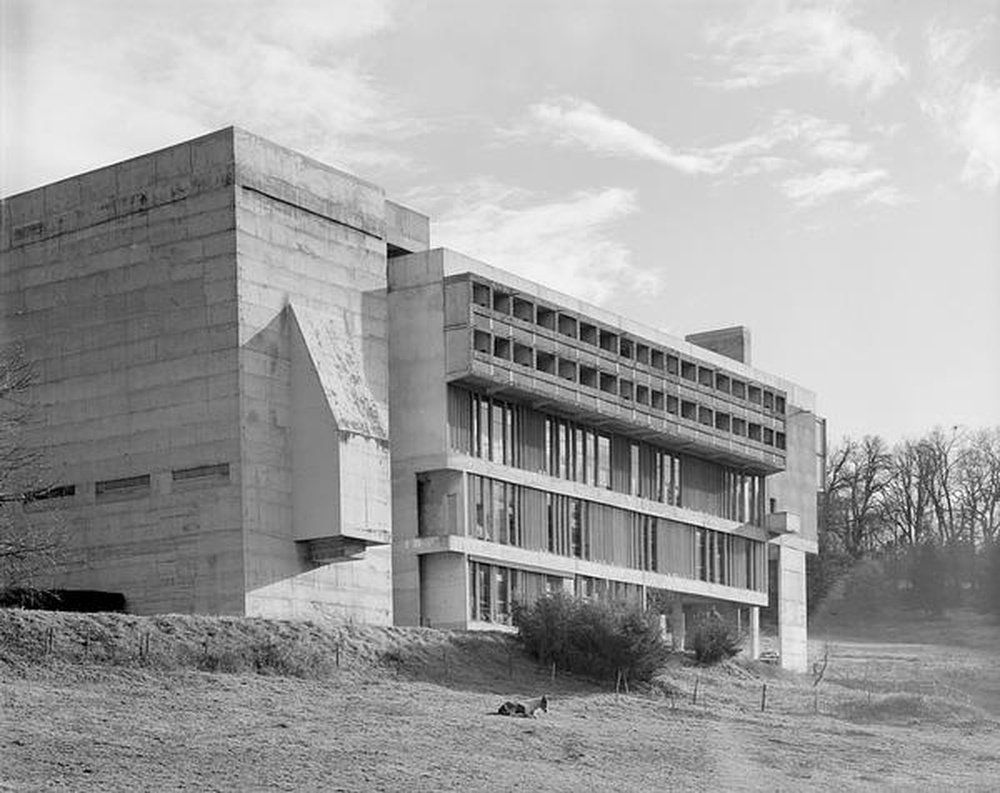 Eveux : église Le Corbusier du couvent Sainte Marie la Tourette (1959)