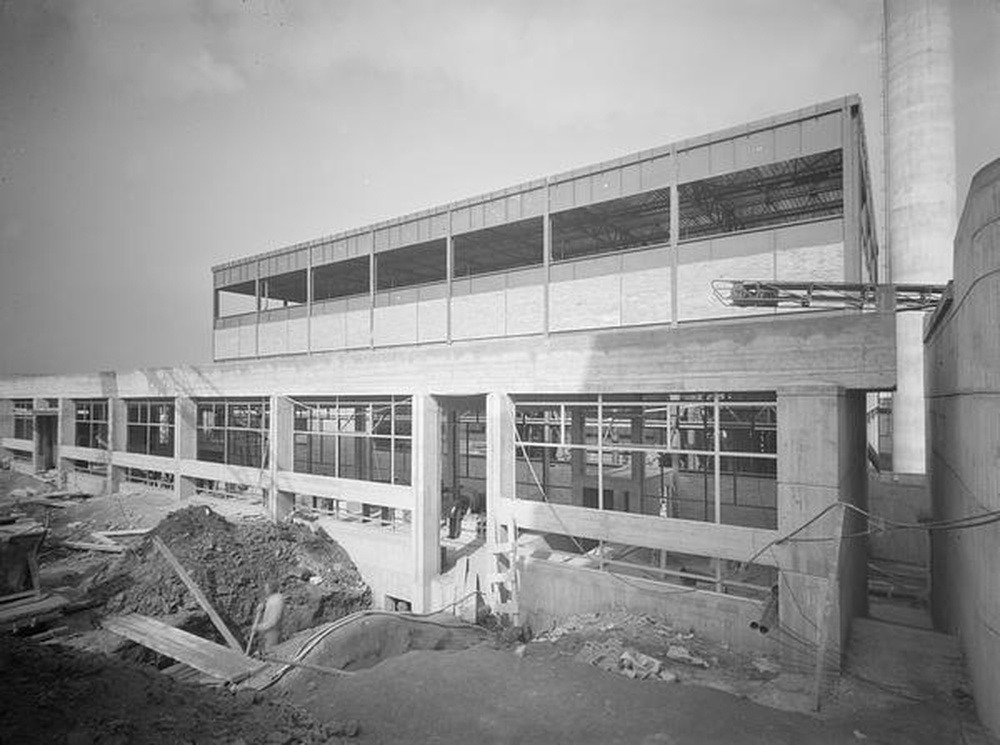 Firminy : chaufferie urbaine (Jean Kling), vue extérieure de chantier