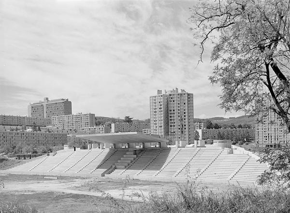 Firminy-vert : stade Le Corbusier, vue des gradins