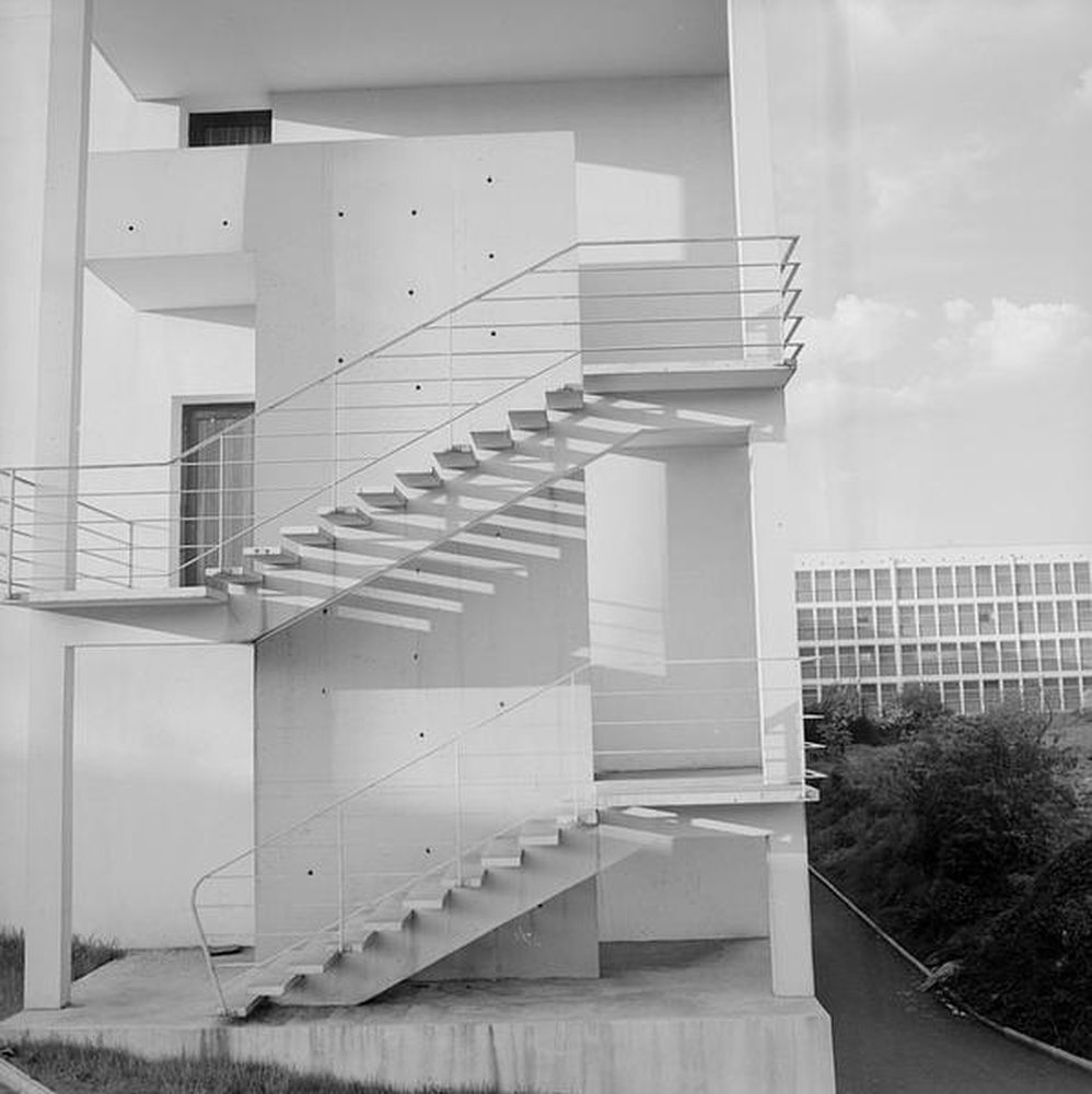 Firminy : collège, escalier extérieur (Alfred Ferraz,Lucien Seignol)