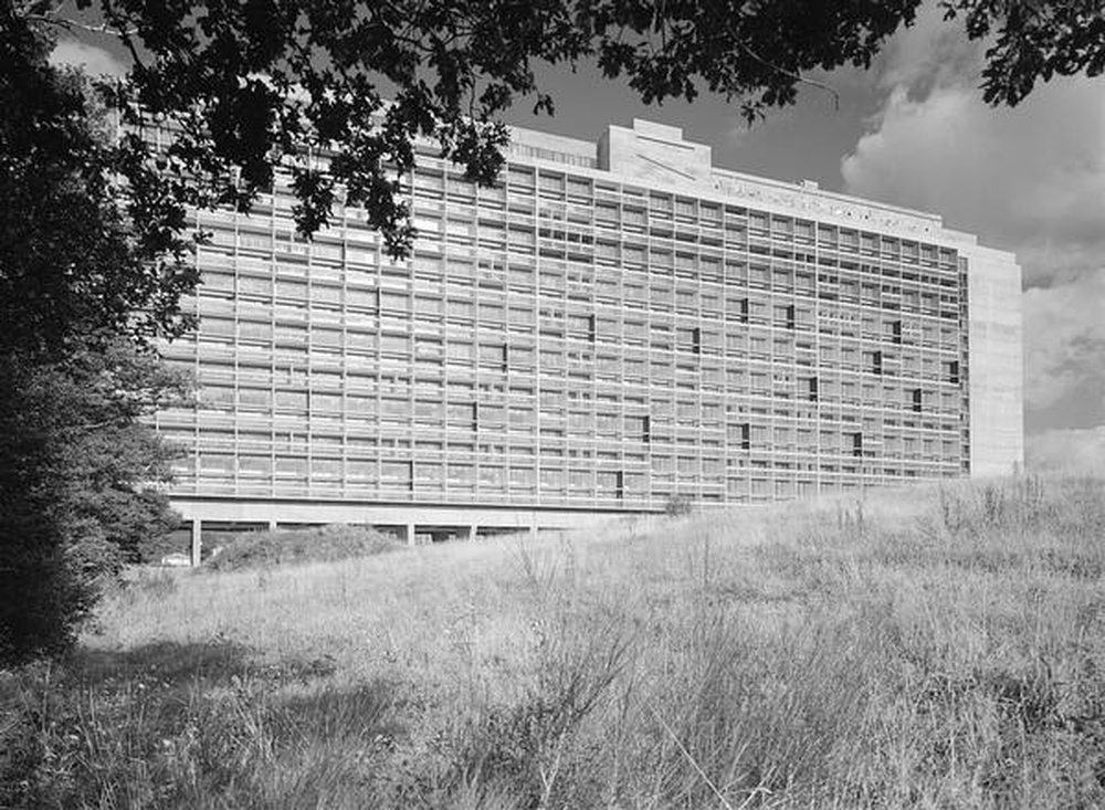 Firminy-vert : unité d'habitation Le Corbusier, façade ouest, chantier