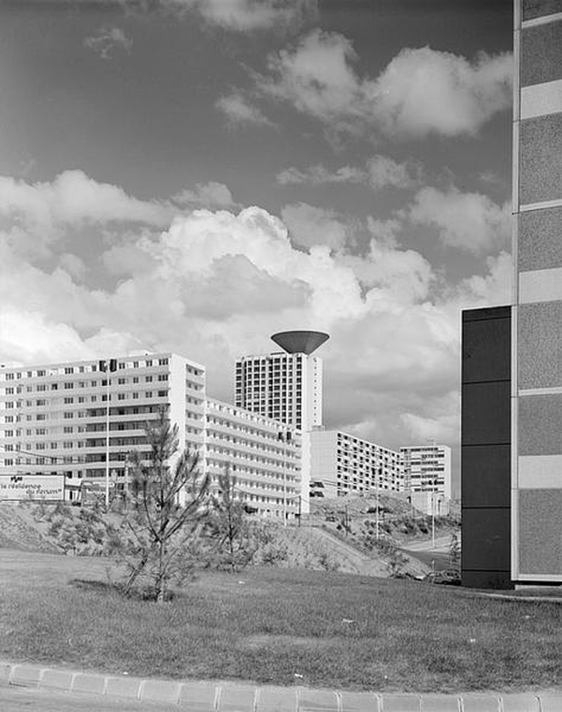 Saint-Etienne : Montreynaud, tour "Plein ciel" et immeubles