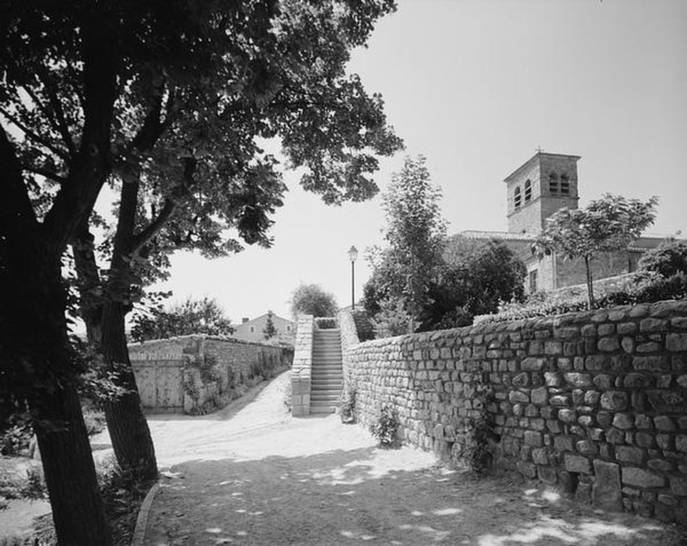 Saint-Etienne : Saint-Victor sur Loire, vue du bourg et du clocher de l'église