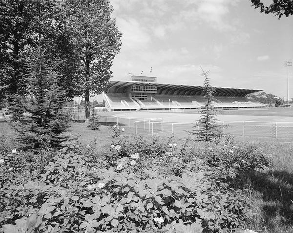 Saint-Etienne : parc des Sports l'Etivallière, vue partielle du stade et des gradins Henri Lux