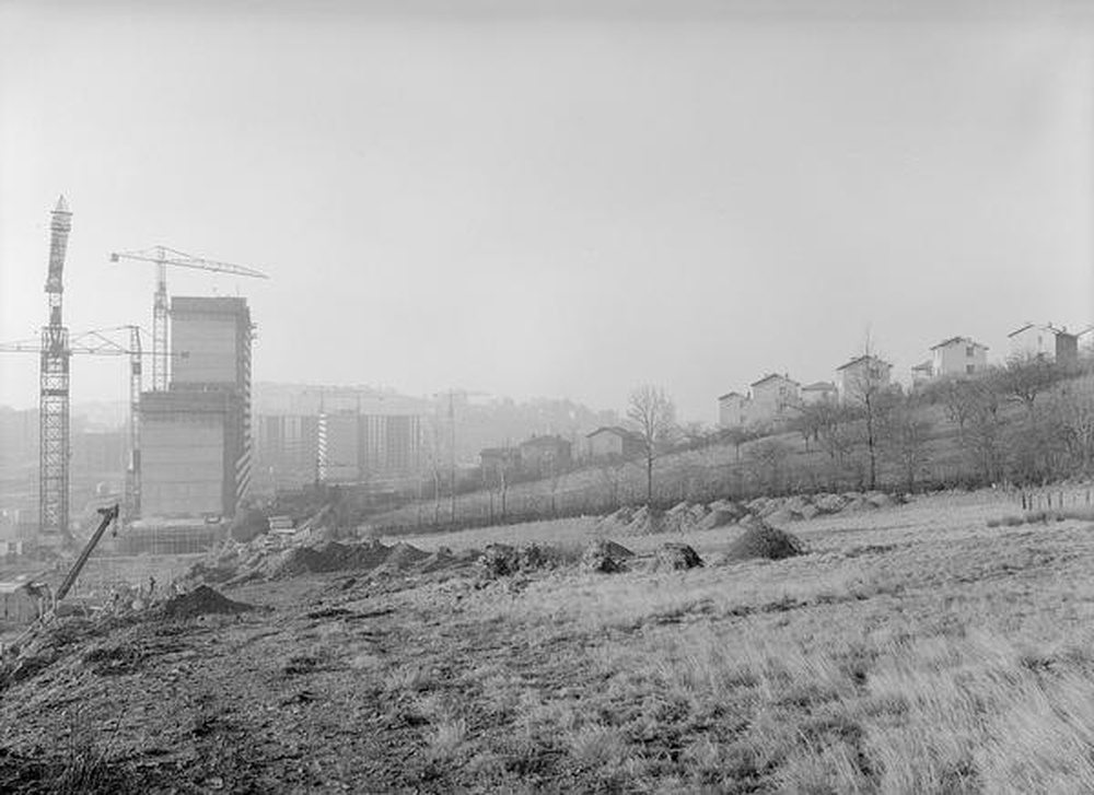 Saint-Etienne : Métare - Montchovet, immeubles en construction et maisons individuelles