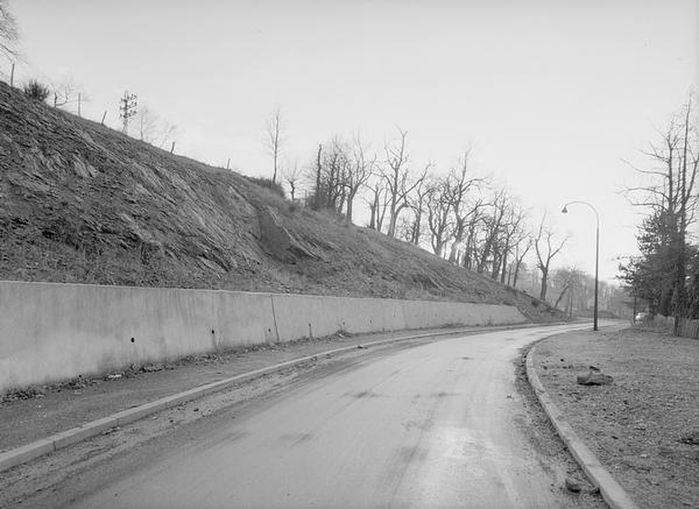 Saint-Etienne : Métare - Montchovet, route longeant la voie ferrée