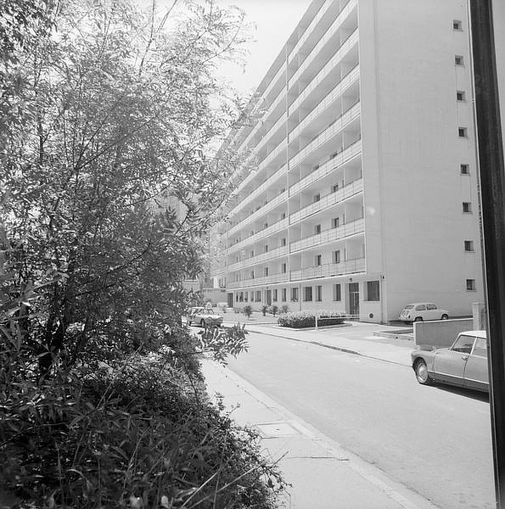 Saint-Etienne : rue de la Convention, vue transversale d'un immeuble